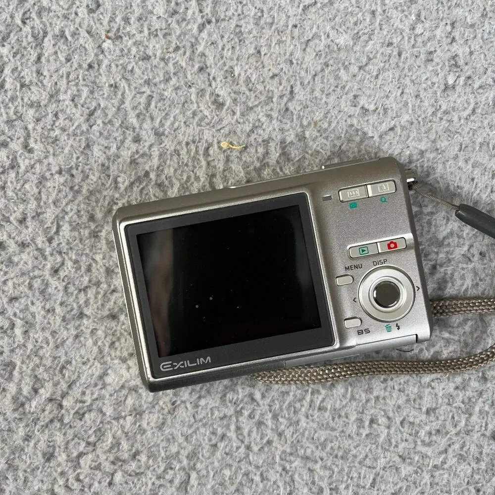 Casio Digital Camera Silver EXILIM ZOOM EX-Z70 7.2MP with Charger